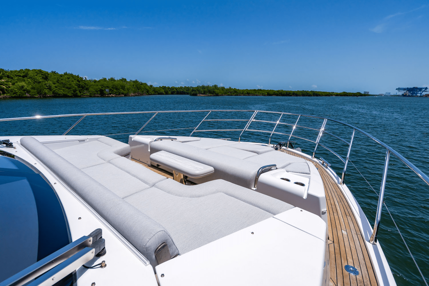 Slide: The Image of Azimut 60 FLY 2024 - 72