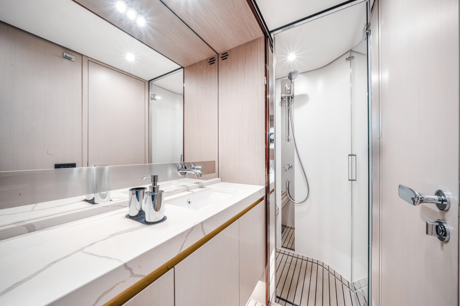 Slide: The Image of Azimut 60 FLYBRIDGE 2021 - 26
