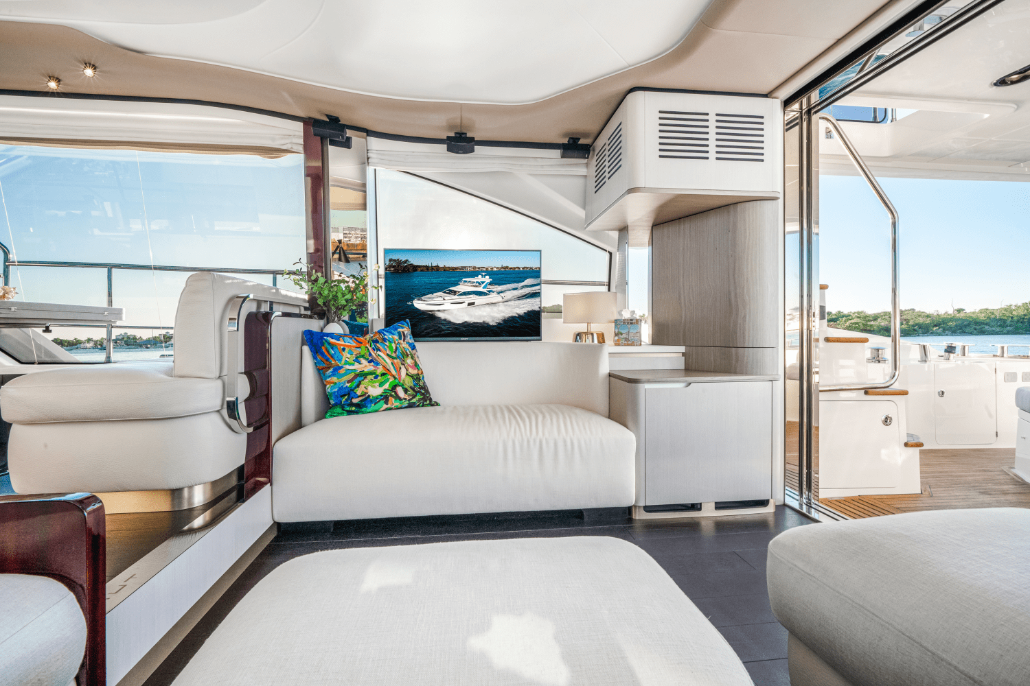 Slide: The Image of Azimut 60 FLYBRIDGE 2021 - 33