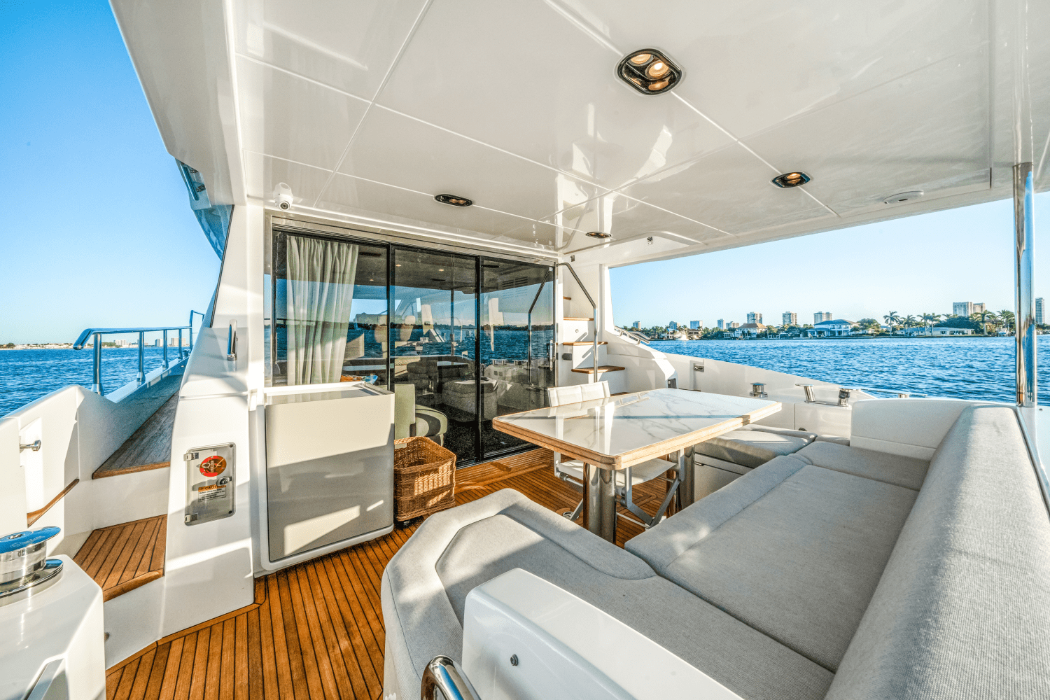 Slide: The Image of Azimut 60 FLYBRIDGE 2021 - 47