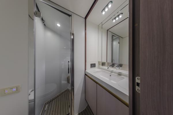 Slide: The Image of Azimut 60 Flybridge 2021 - 52