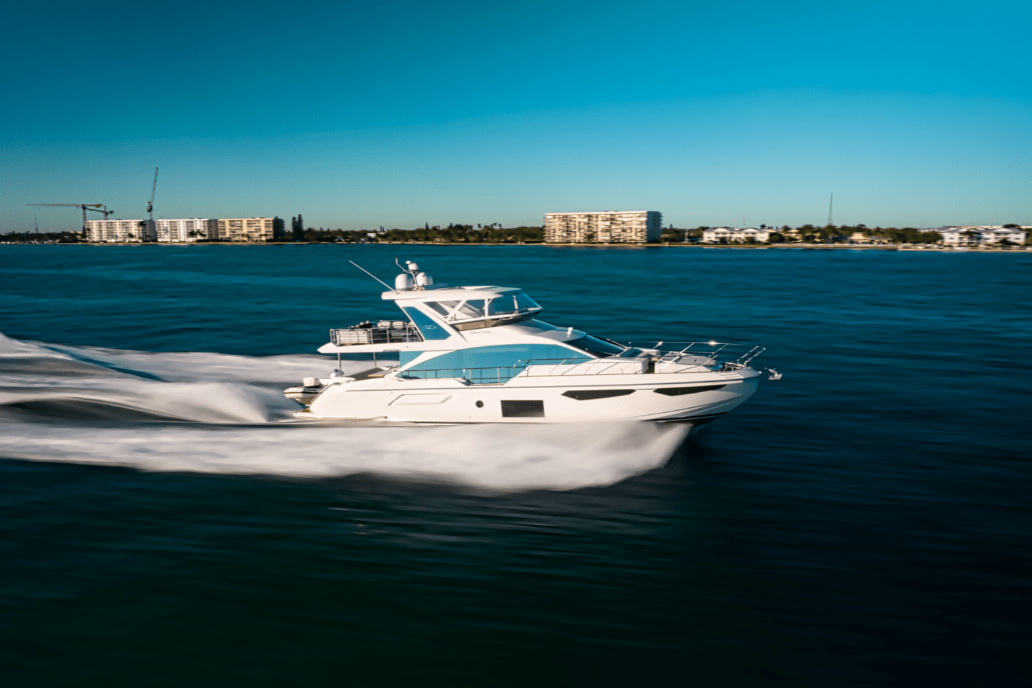 Slide: The Image of Azimut 60 FLYBRIDGE 2021 - 6