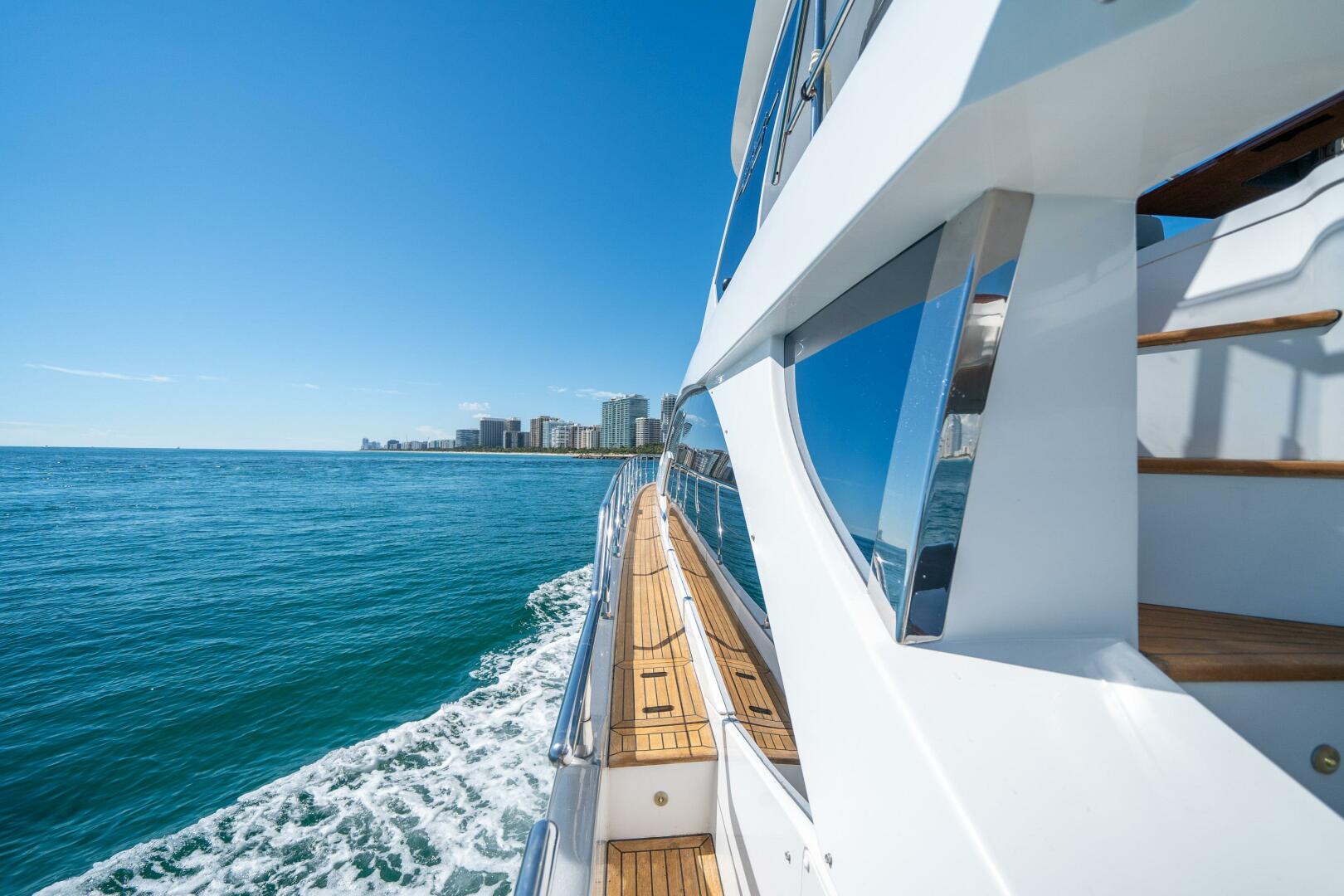 Slide: The Image of Azimut 66 Fly 2018 - 4724325