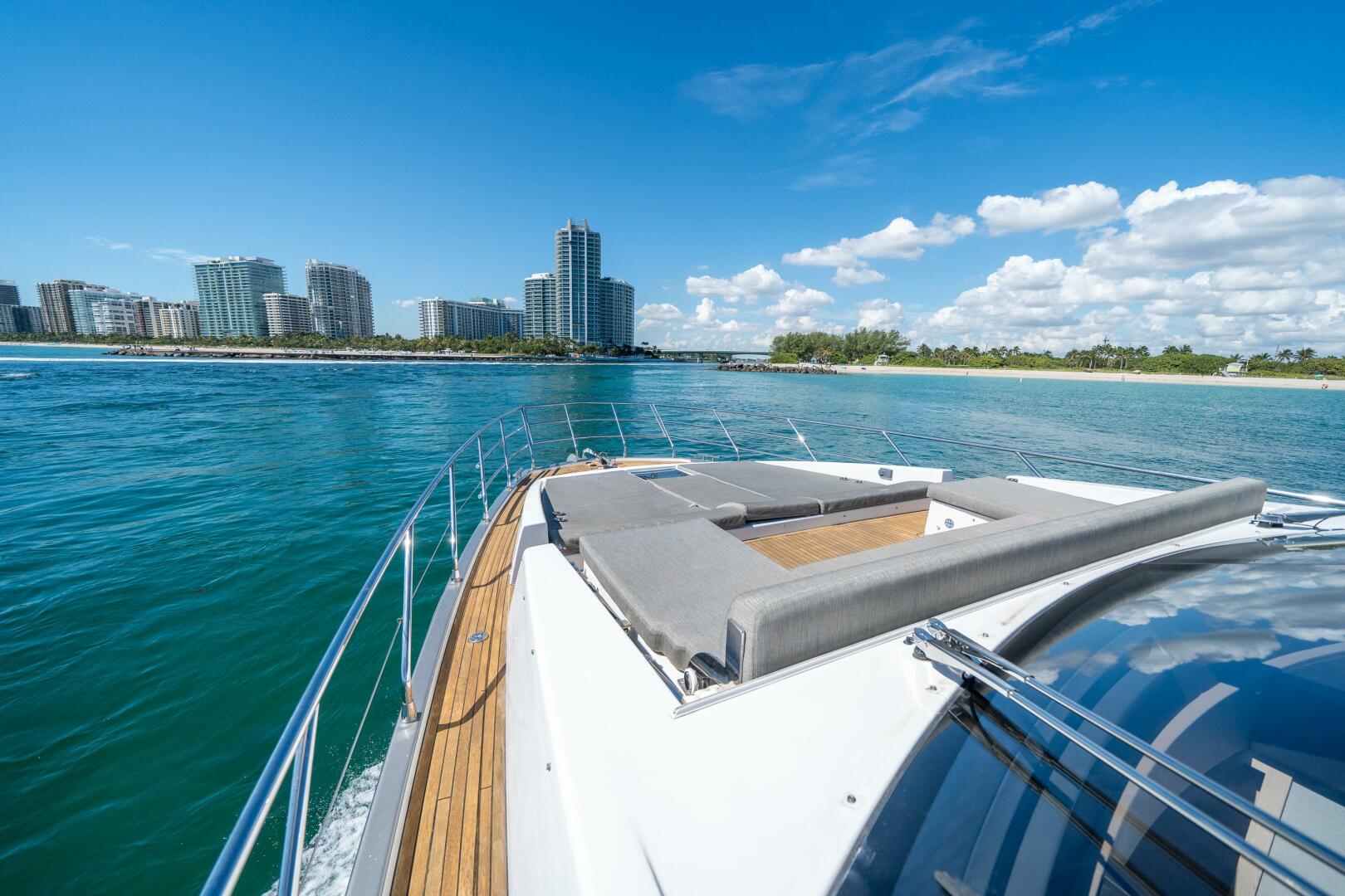 Slide: The Image of Azimut 66 Fly 2018 - 4724326