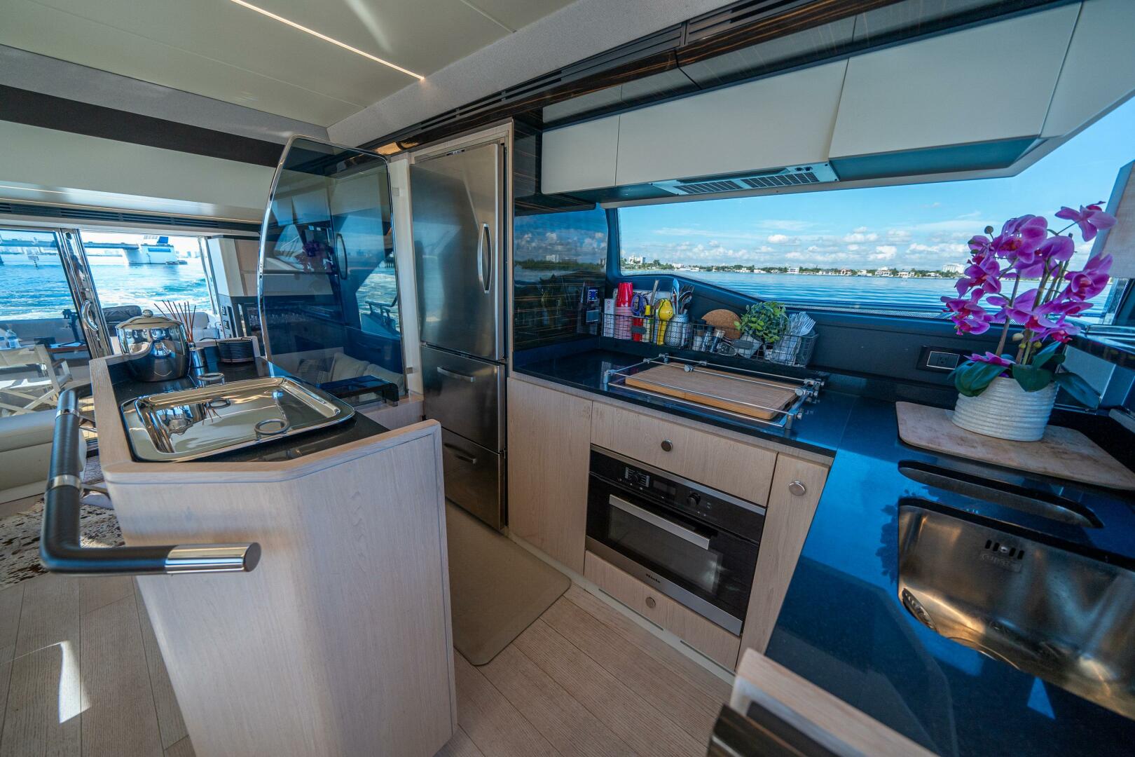 Slide: The Image of Azimut 66 Fly 2018 - 4724337