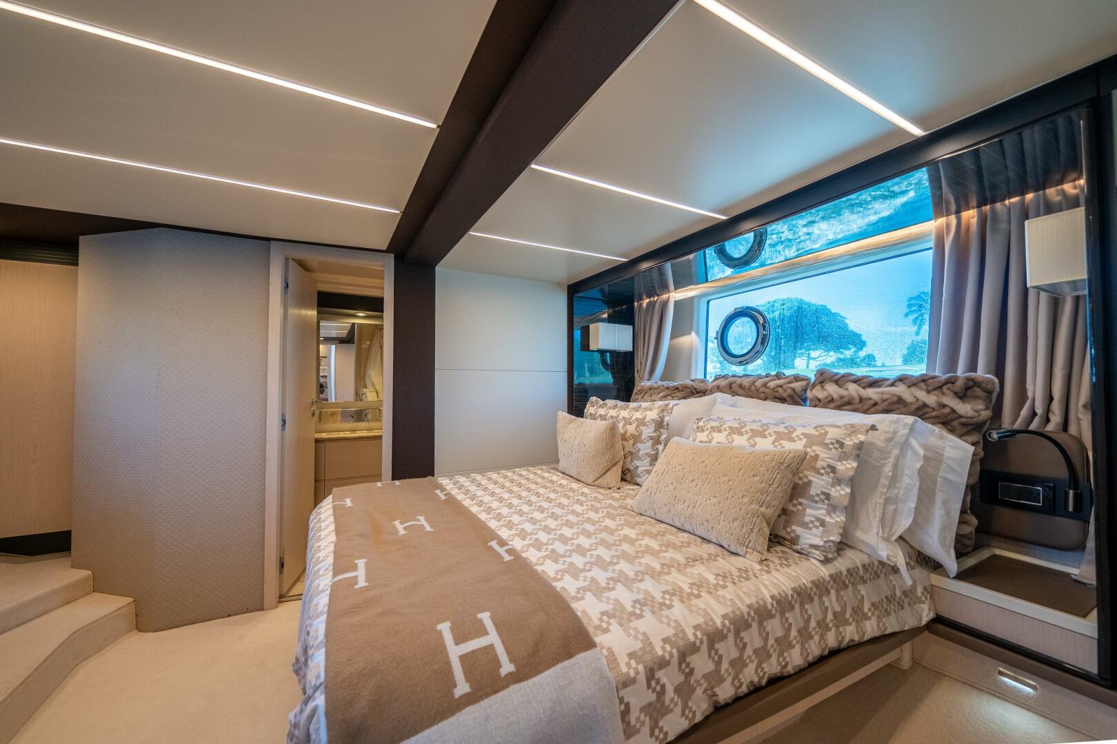 Slide: The Image of Azimut 66 Fly 2018 - 4724347