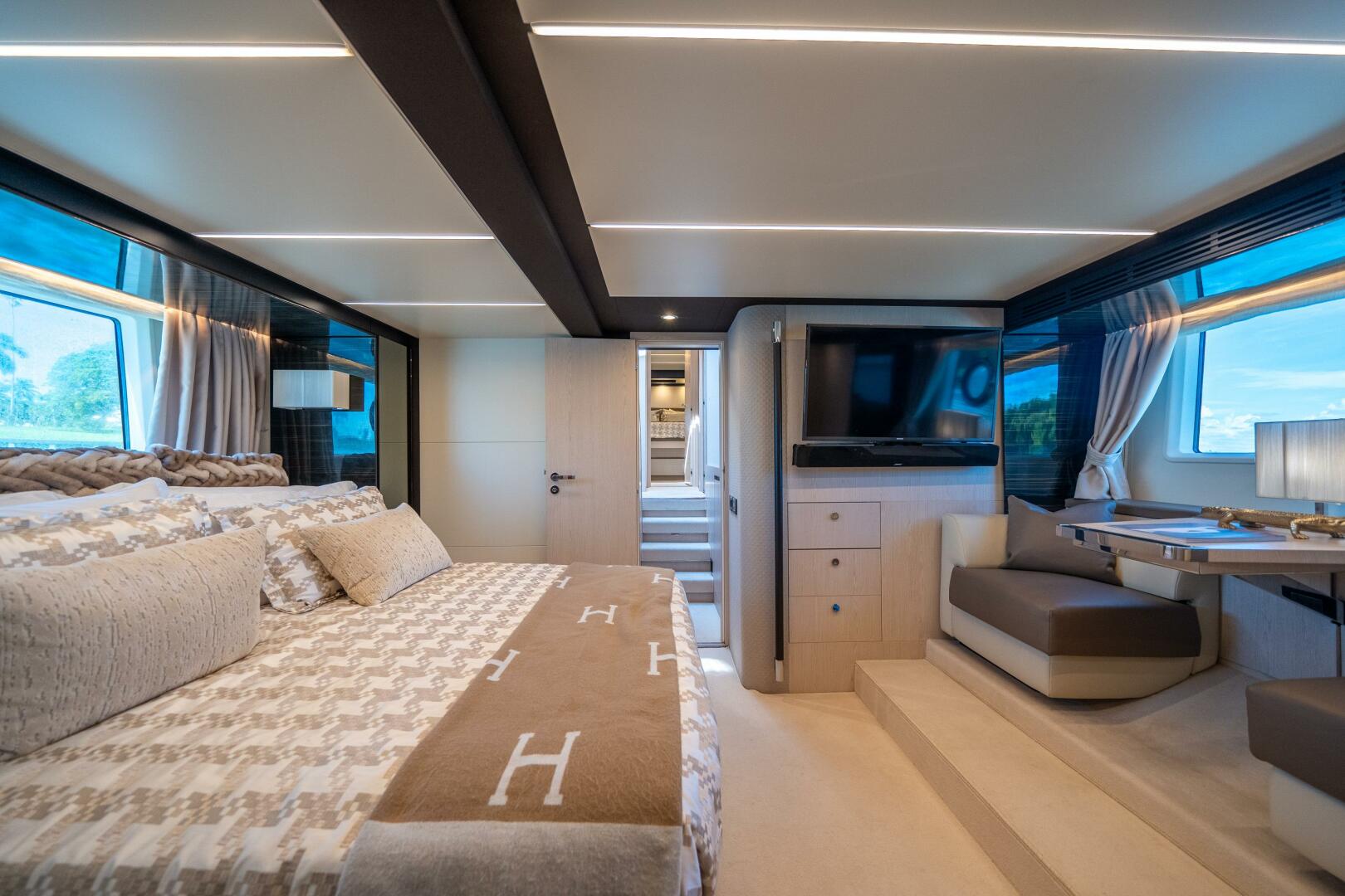 Slide: The Image of Azimut 66 Fly 2018 - 4724348