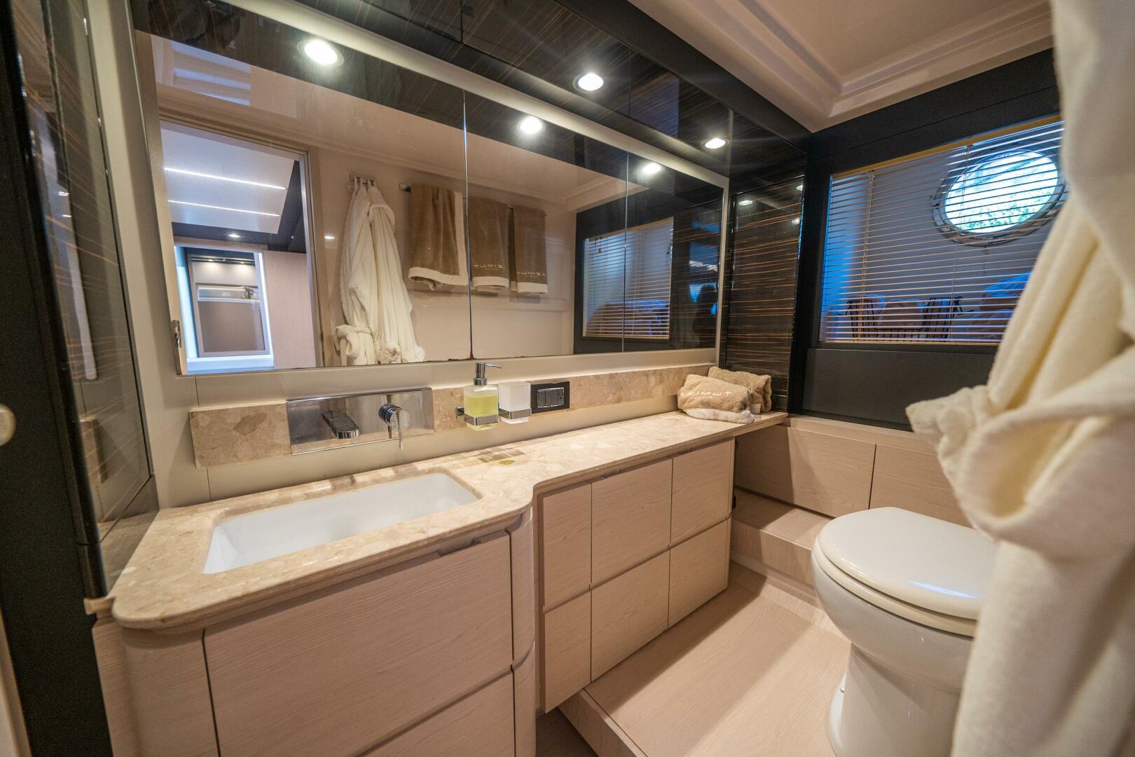 Slide: The Image of Azimut 66 Fly 2018 - 4724351