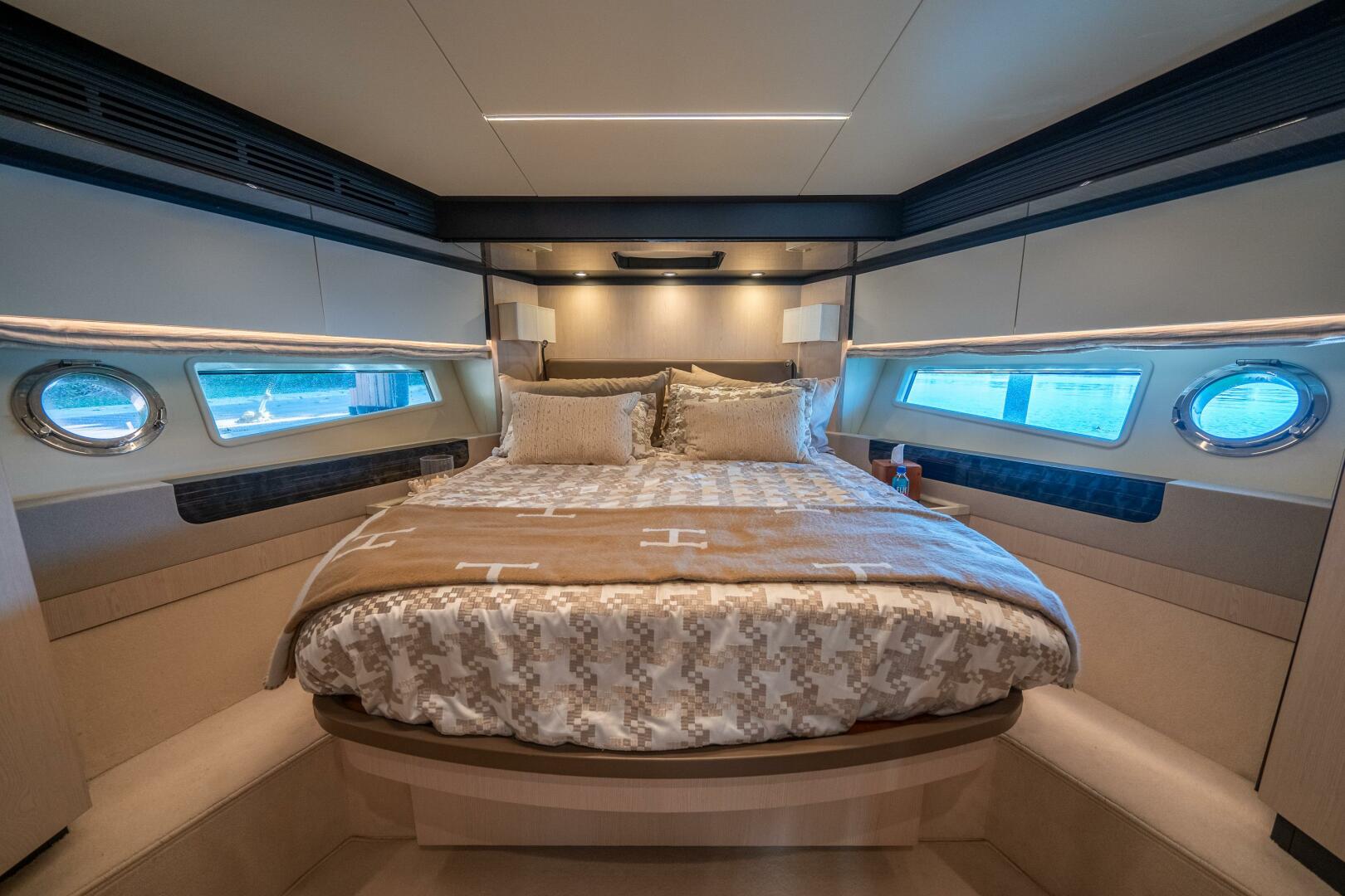 Slide: The Image of Azimut 66 Fly 2018 - 4724353
