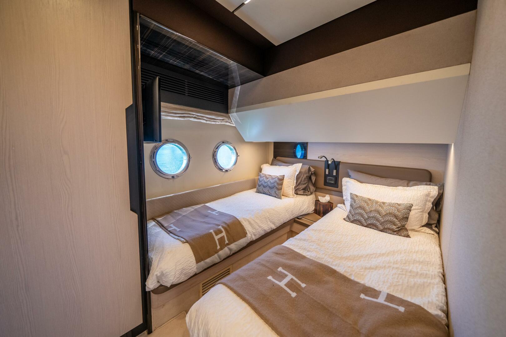 Slide: The Image of Azimut 66 Fly 2018 - 4724356