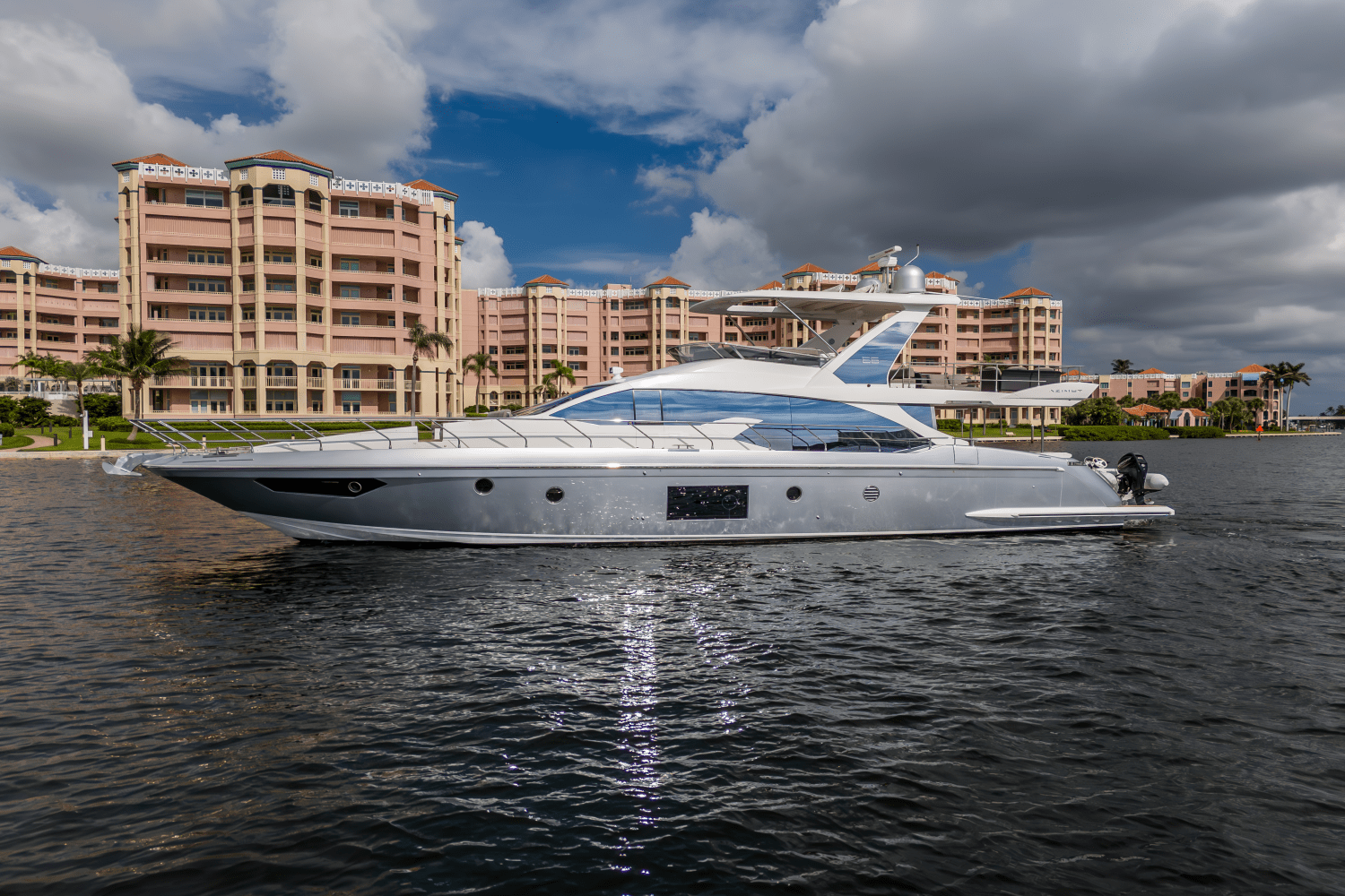Slide: The Image of Azimut 66 FLY 2019 - 0