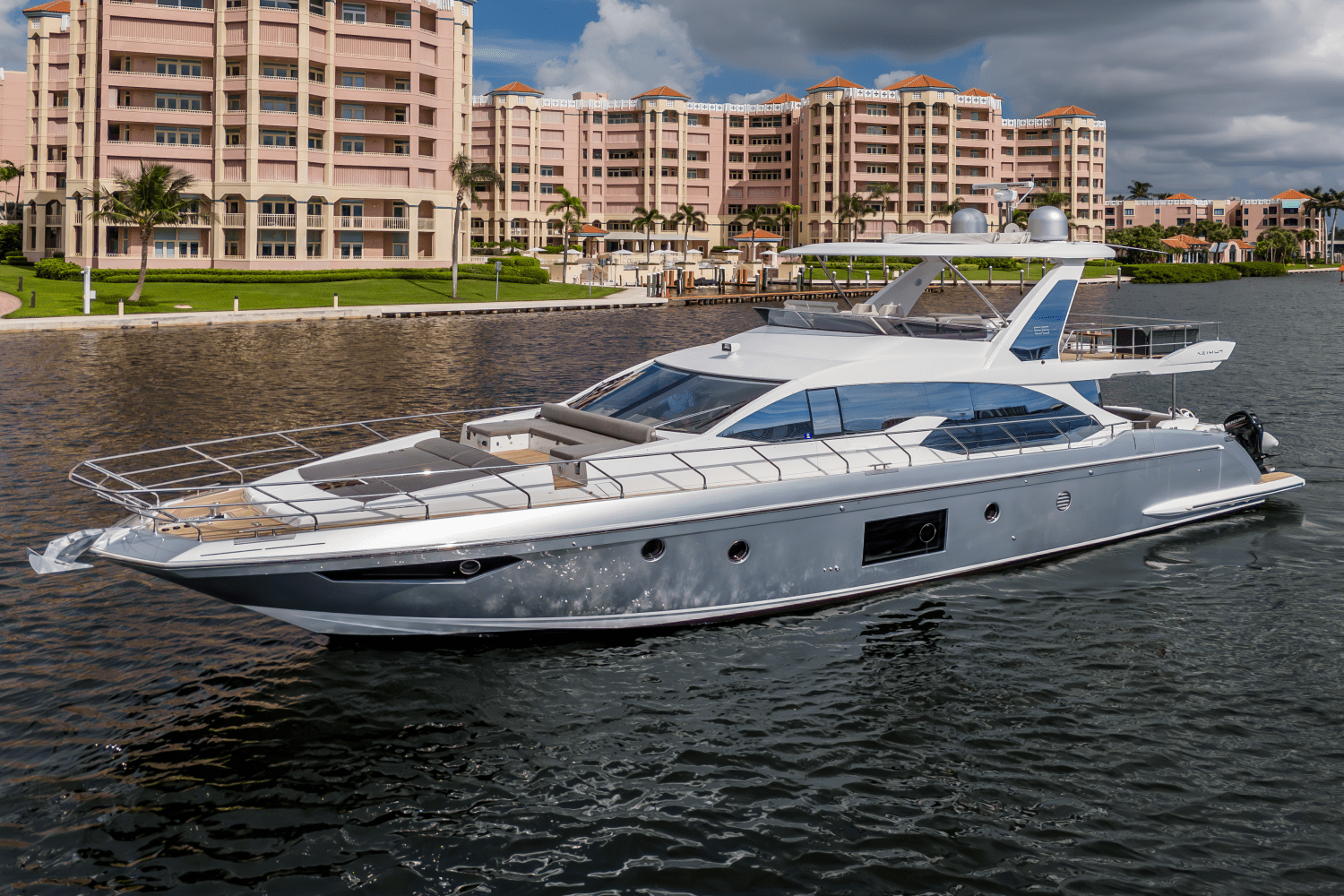 Slide: The Image of Azimut 66 FLY 2019 - 1