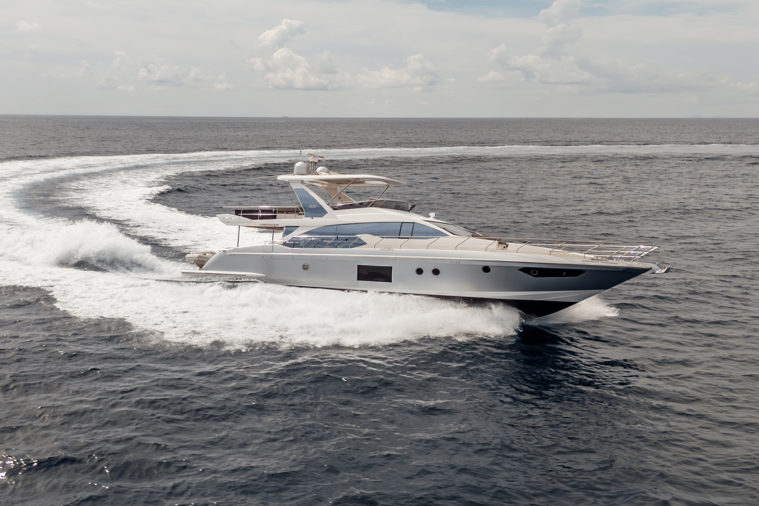 Slide: The Image of Azimut 66 FLY 2019 - 10