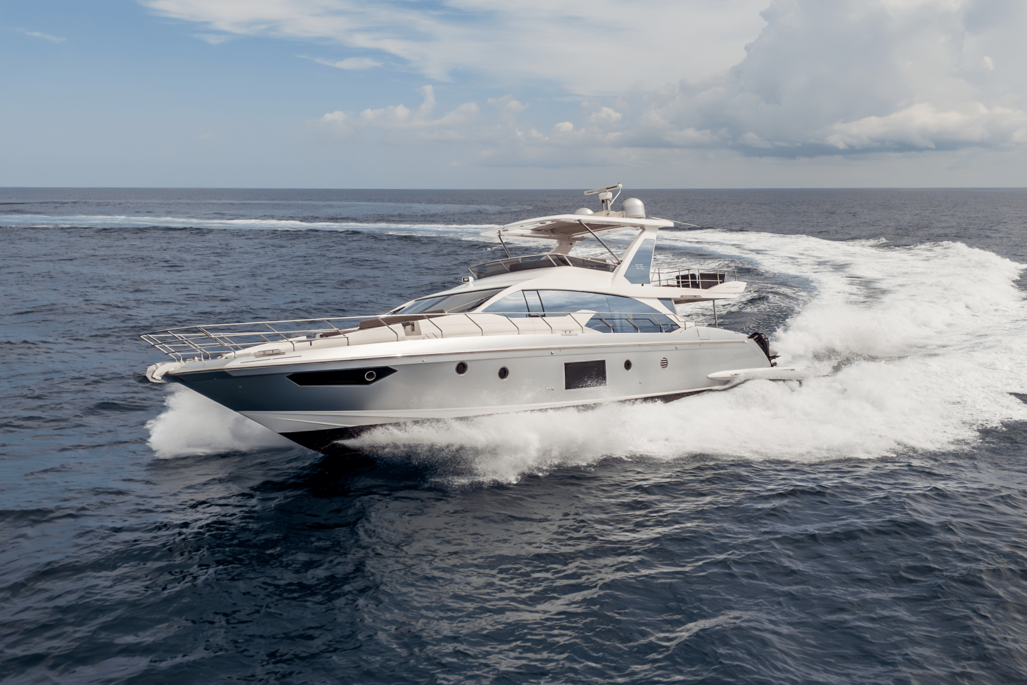 Slide: The Image of Azimut 66 FLY 2019 - 11