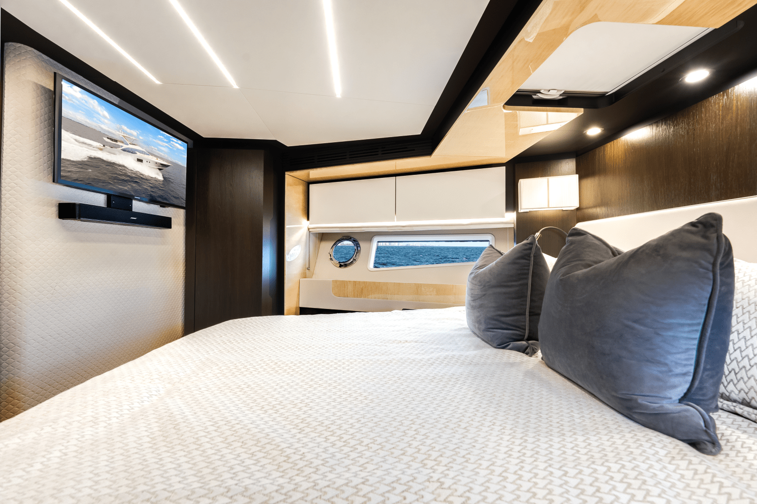 Slide: The Image of Azimut 66 FLY 2019 - 15
