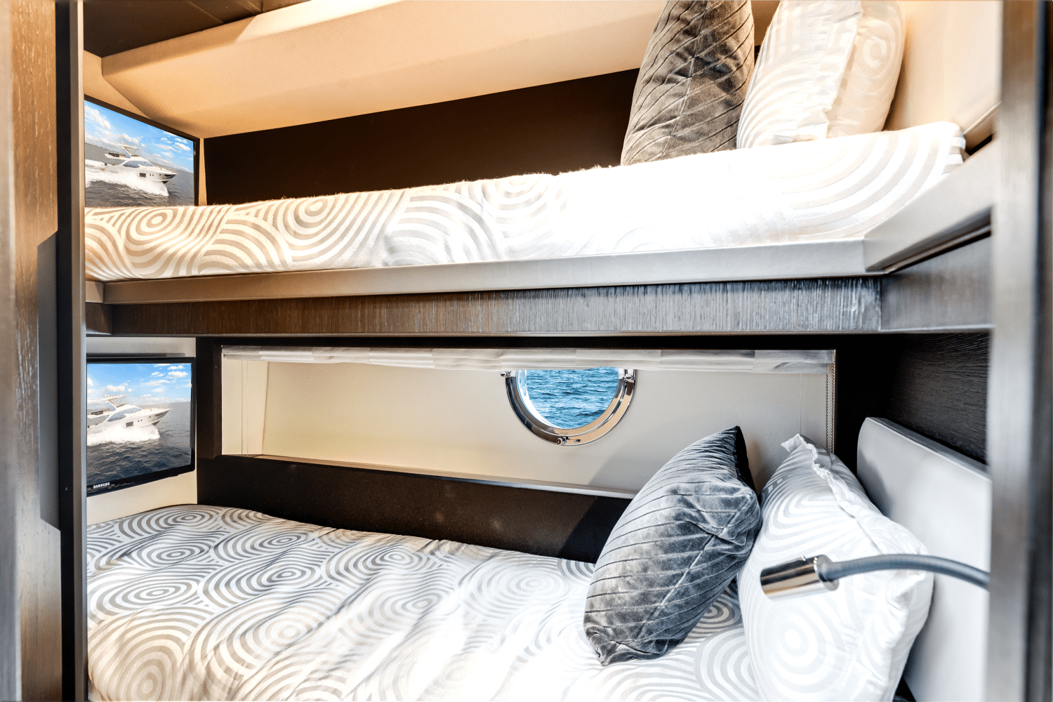 Slide: The Image of Azimut 66 FLY 2019 - 17