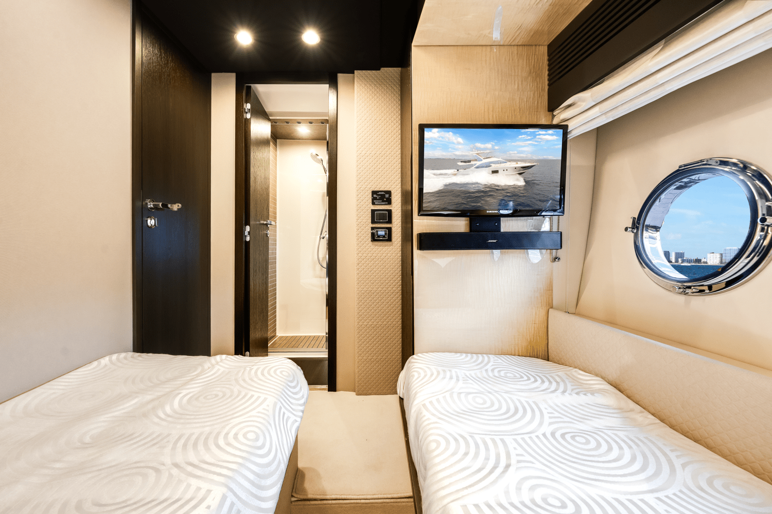 Slide: The Image of Azimut 66 FLY 2019 - 19