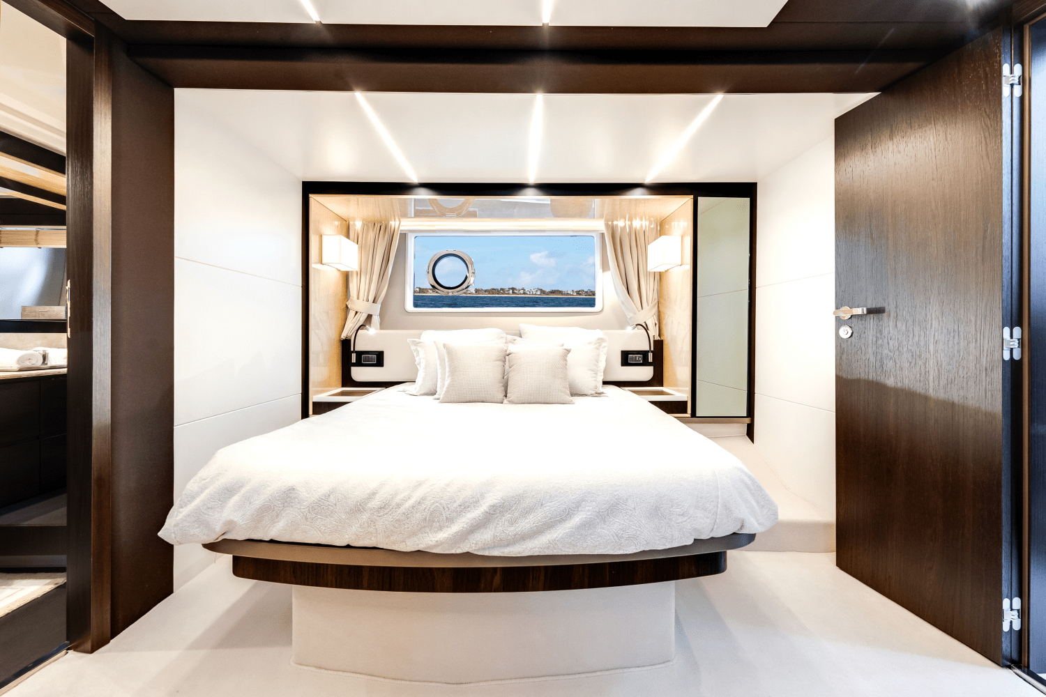 Slide: The Image of Azimut 66 FLY 2019 - 21