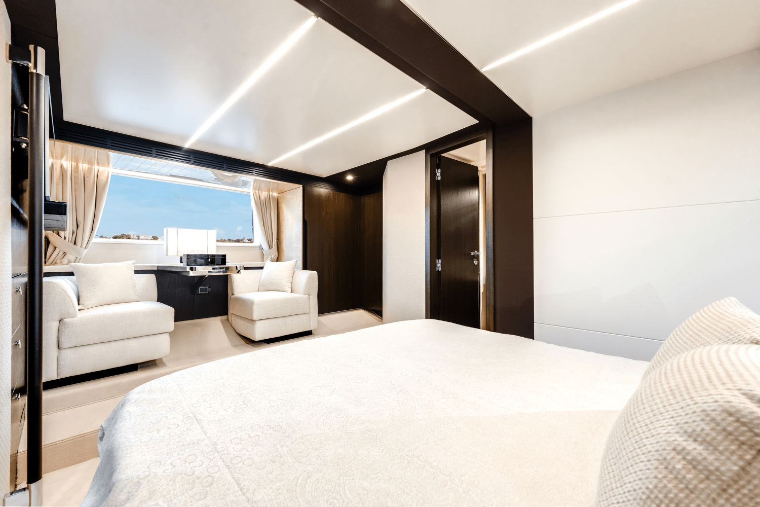Slide: The Image of Azimut 66 FLY 2019 - 22