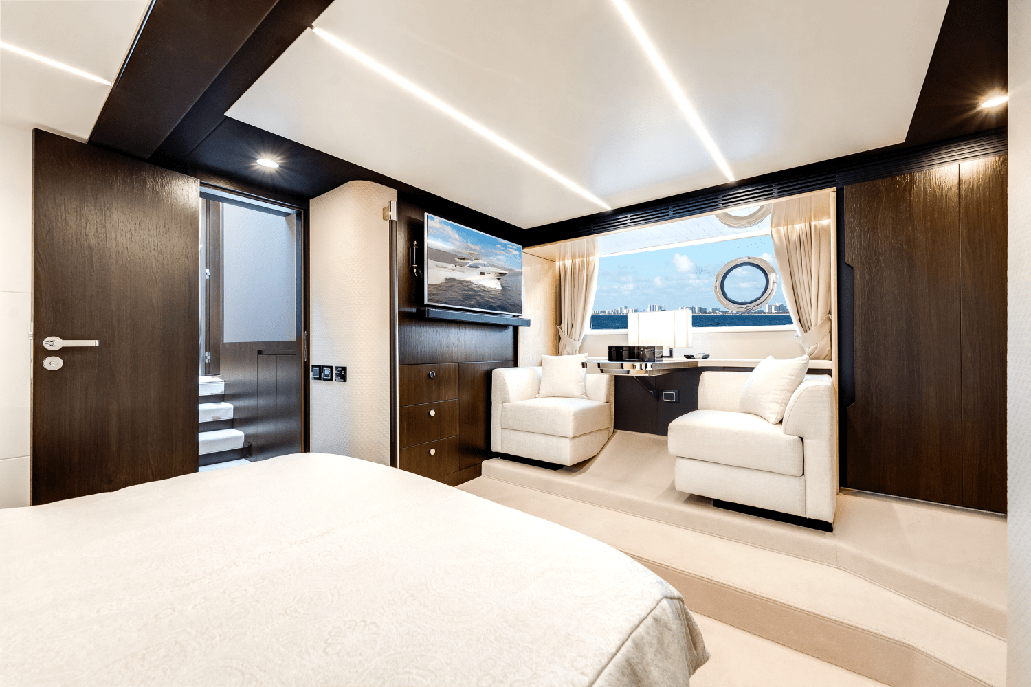 Slide: The Image of Azimut 66 FLY 2019 - 23