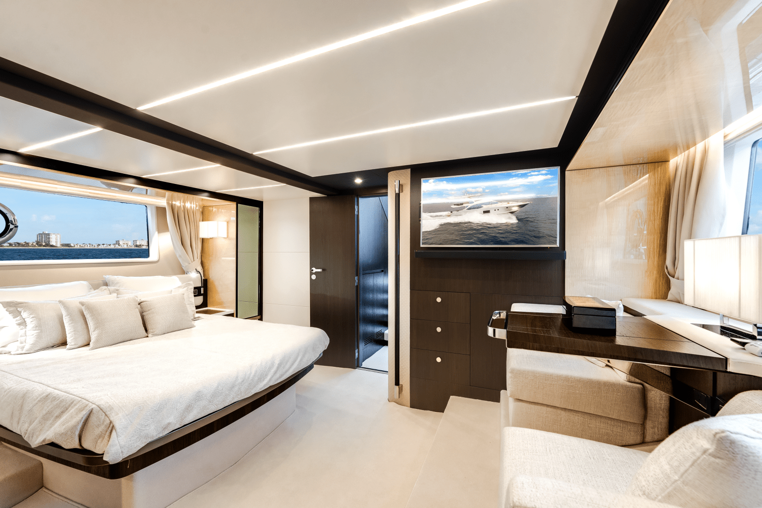 Slide: The Image of Azimut 66 FLY 2019 - 25