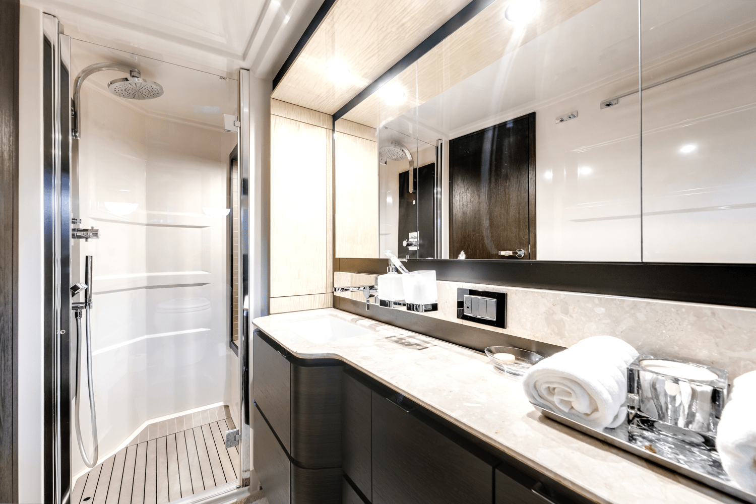 Slide: The Image of Azimut 66 FLY 2019 - 27