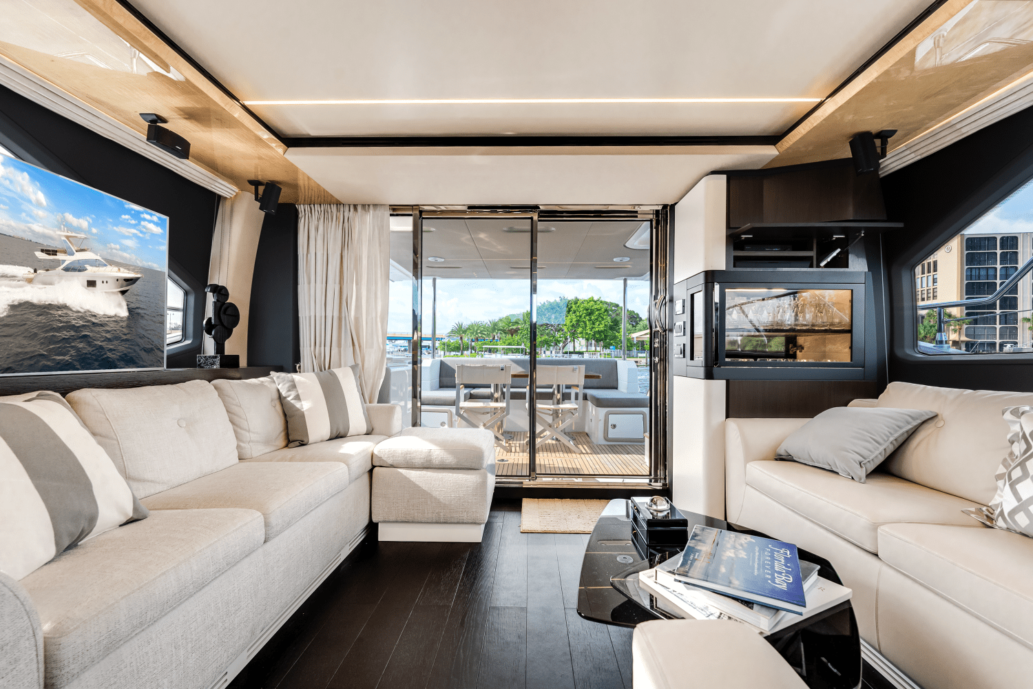 Slide: The Image of Azimut 66 FLY 2019 - 32