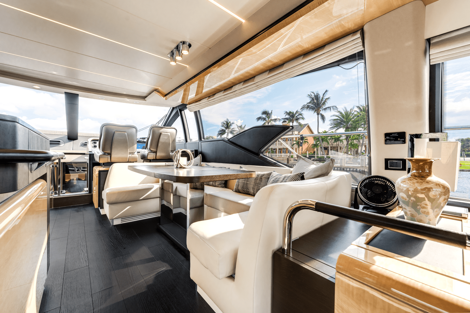 Slide: The Image of Azimut 66 FLY 2019 - 33