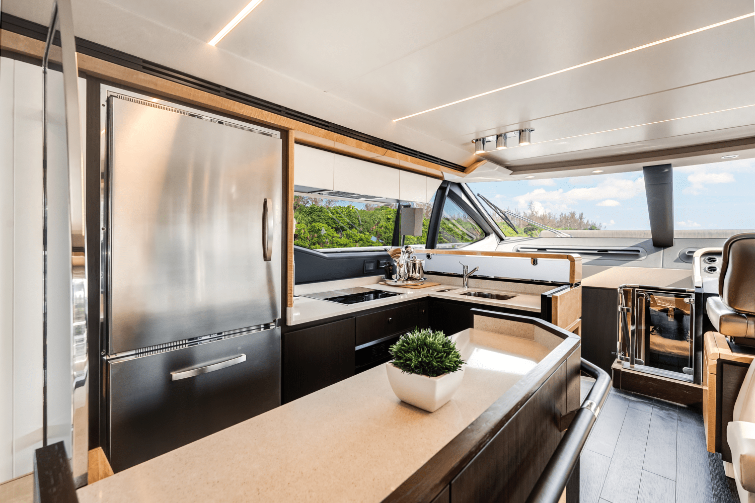 Slide: The Image of Azimut 66 FLY 2019 - 34