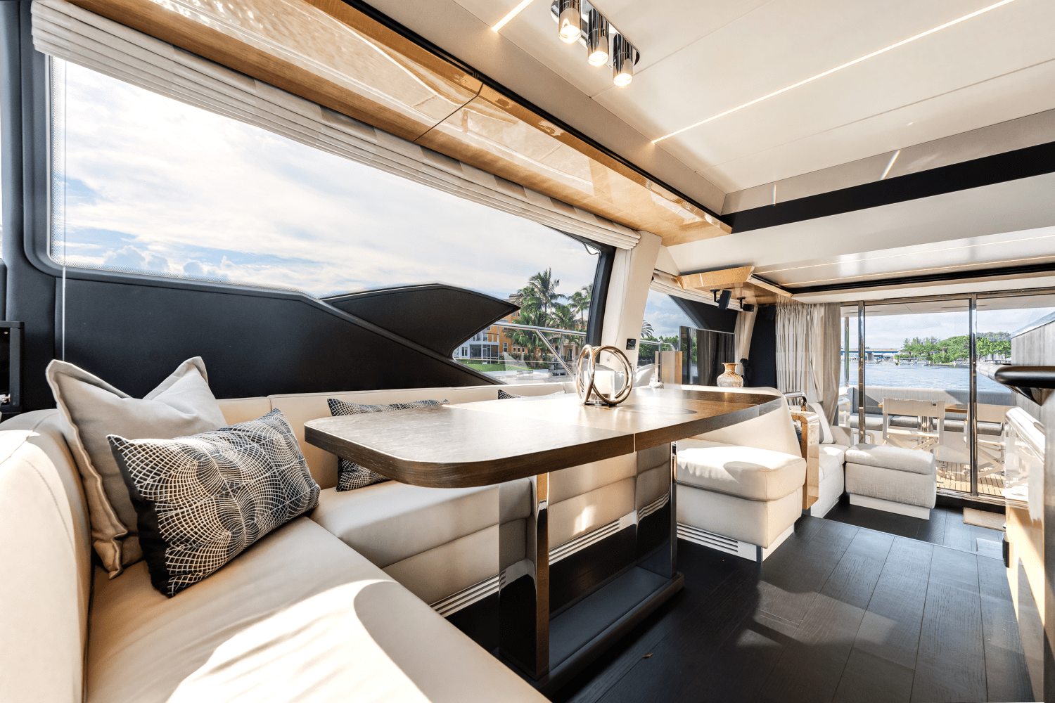 Slide: The Image of Azimut 66 FLY 2019 - 35