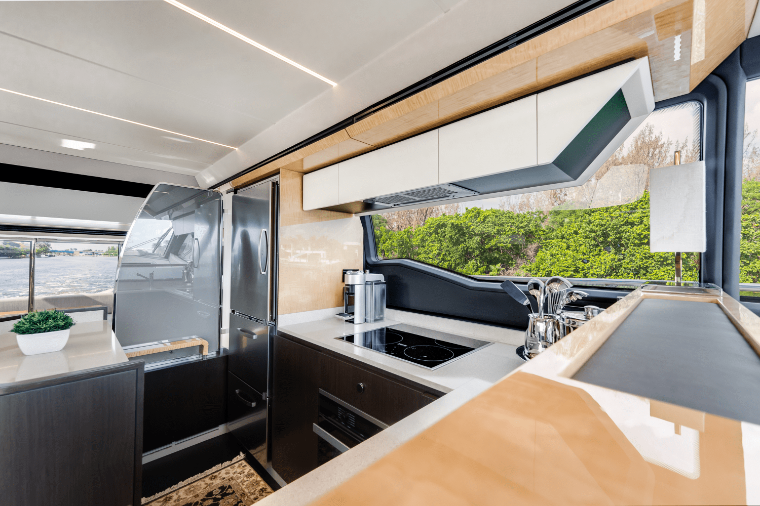 Slide: The Image of Azimut 66 FLY 2019 - 37