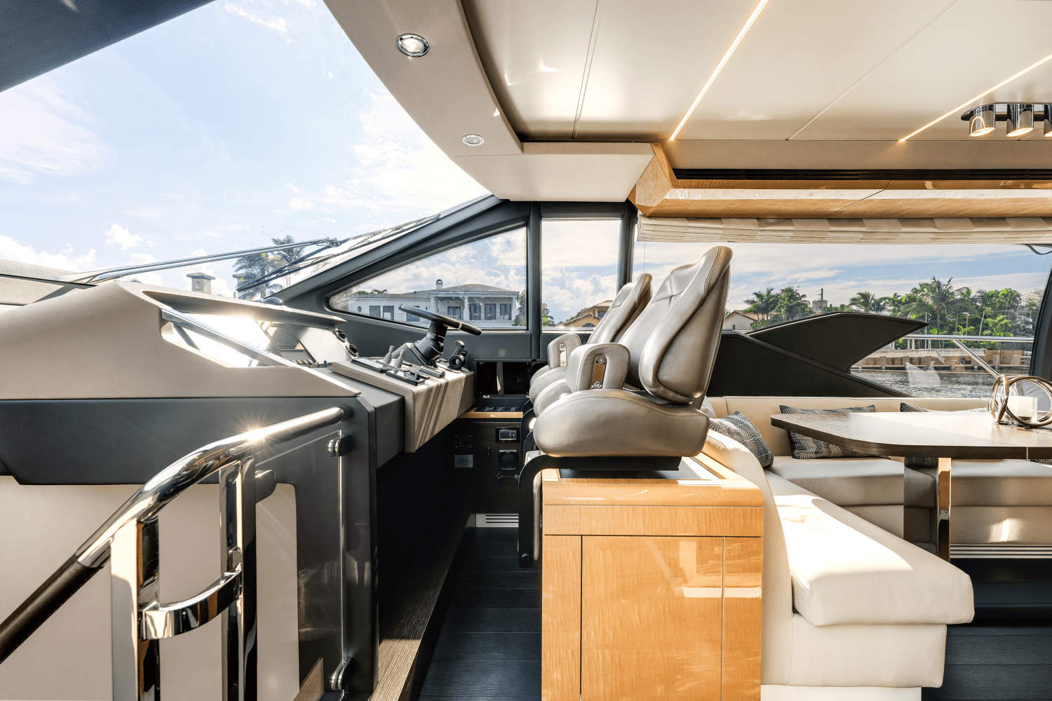 Slide: The Image of Azimut 66 FLY 2019 - 39