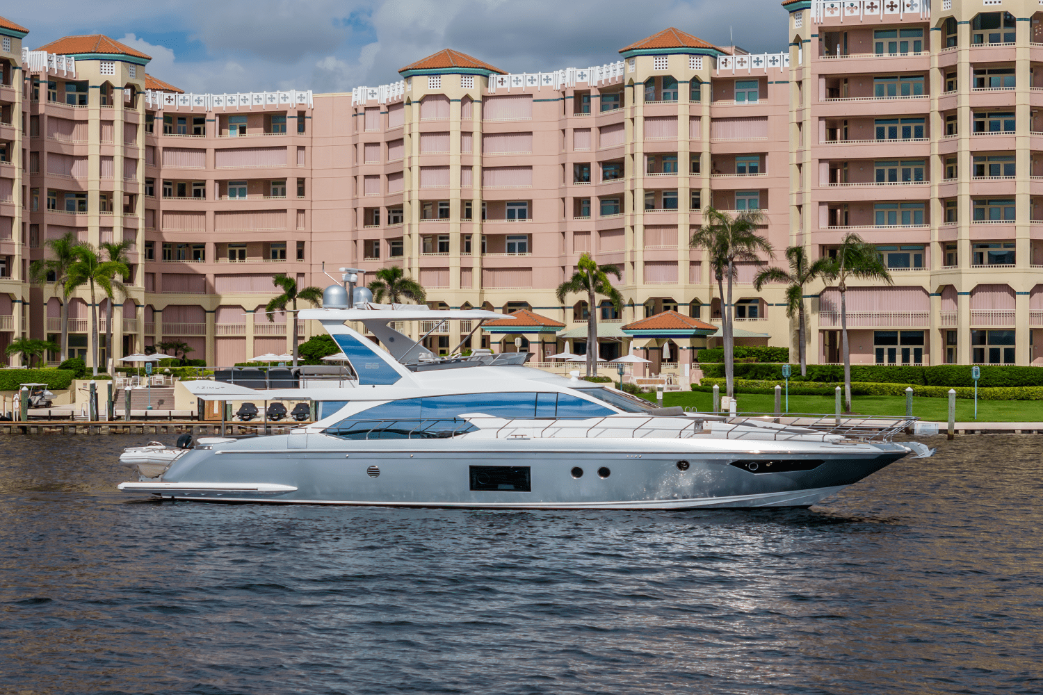 Slide: The Image of Azimut 66 FLY 2019 - 4