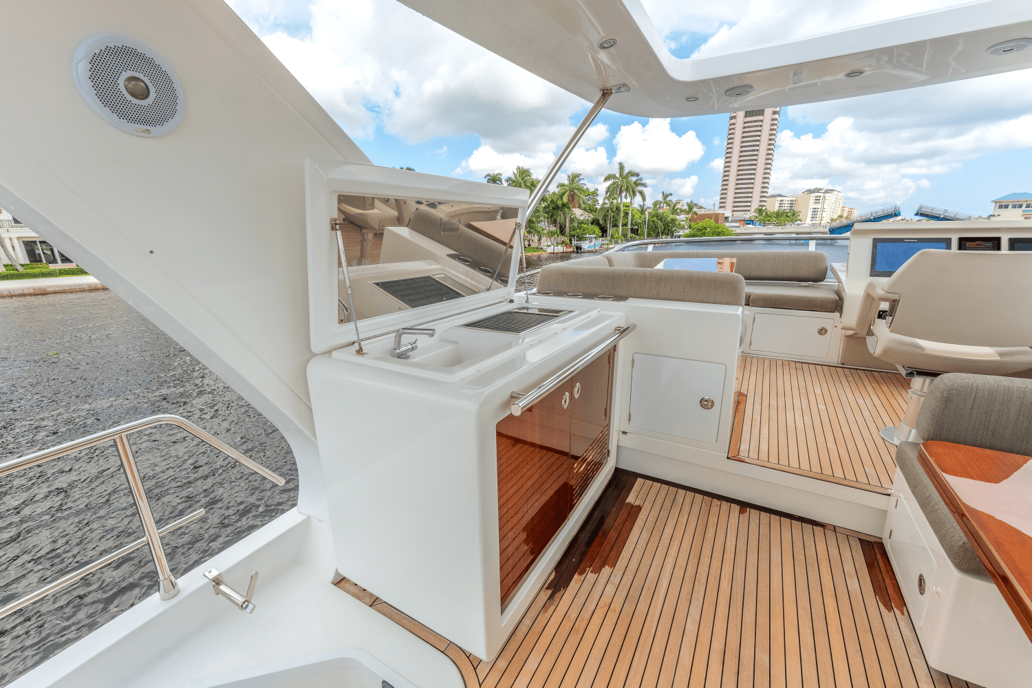 Slide: The Image of Azimut 66 FLY 2019 - 50