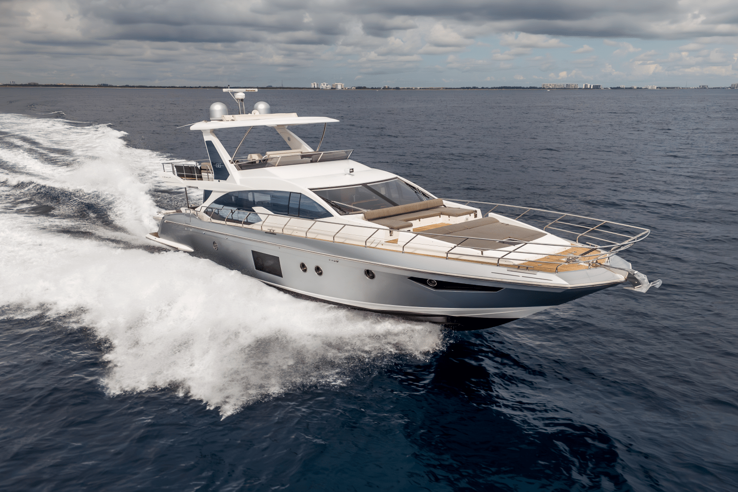 Slide: The Image of Azimut 66 FLY 2019 - 8