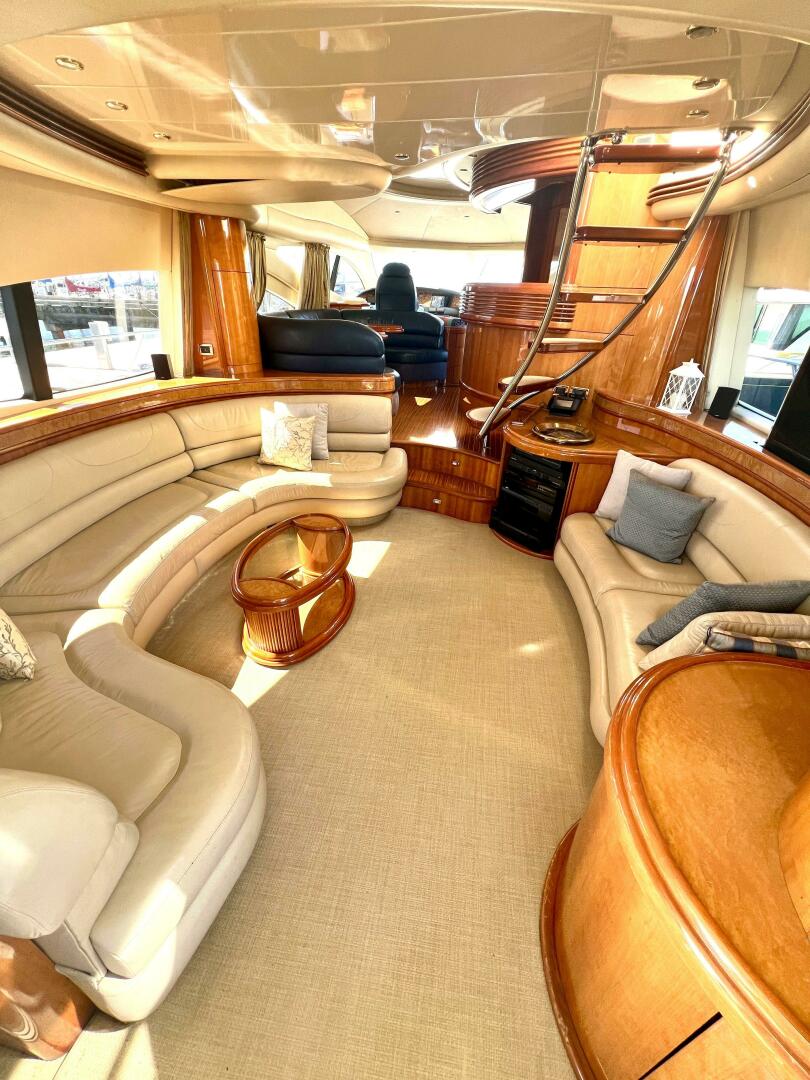 Slide: The Image of Azimut 68 Plus 2002 - 4813141