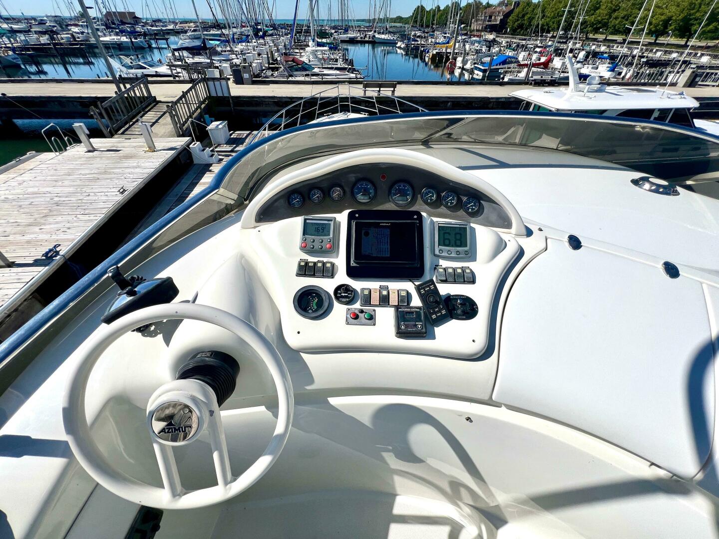 Slide: The Image of Azimut 68 Plus 2002 - 4813166