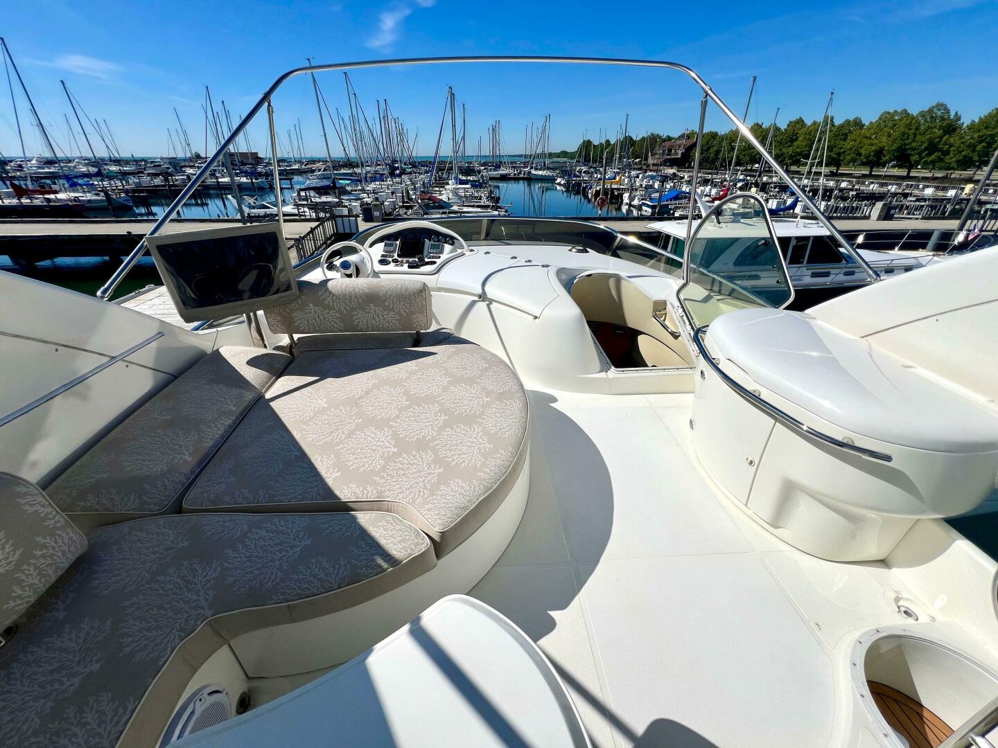 Slide: The Image of Azimut 68 Plus 2002 - 4813167