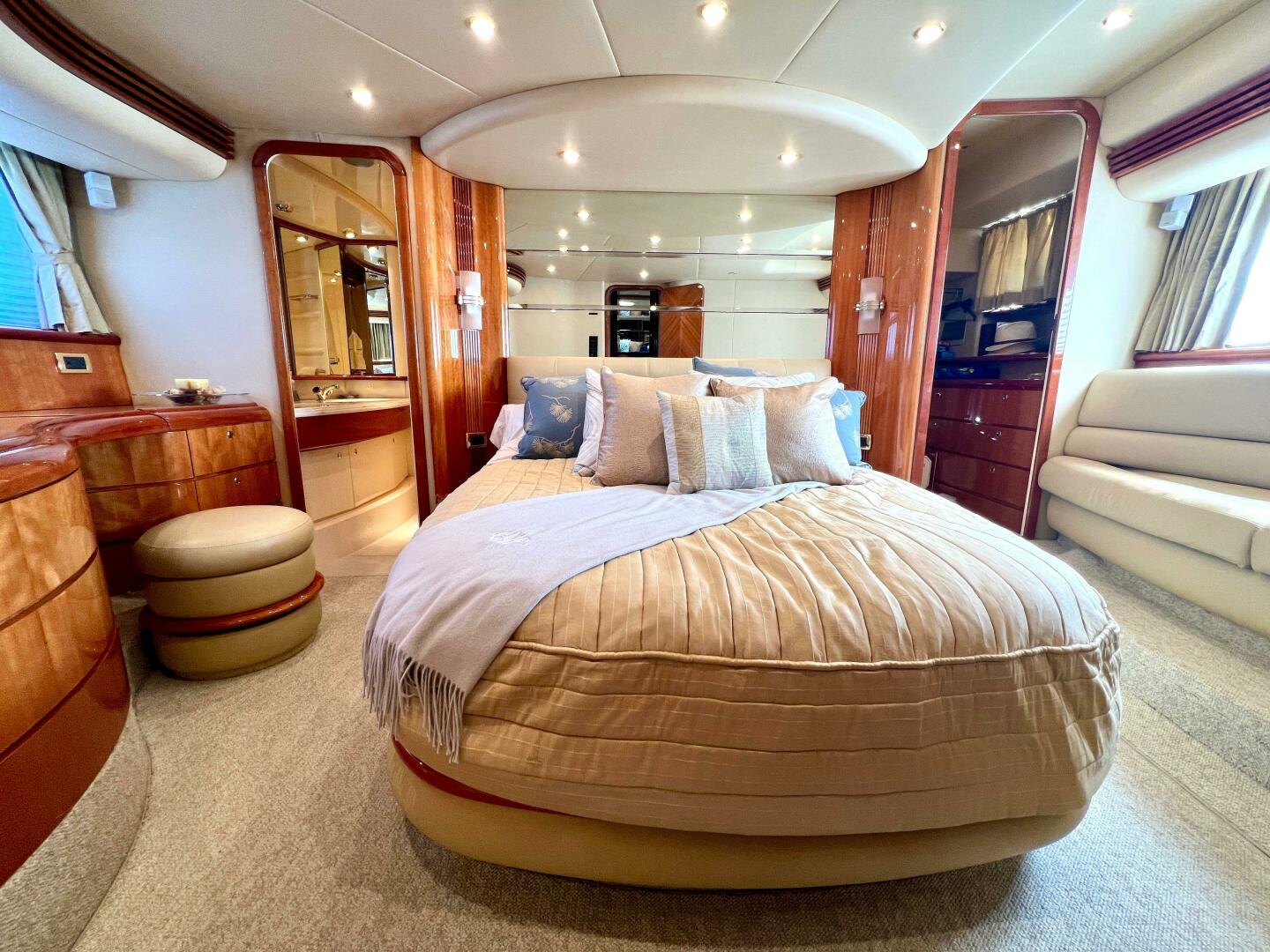 Slide: The Image of Azimut 68 Plus 2002 - 4813145