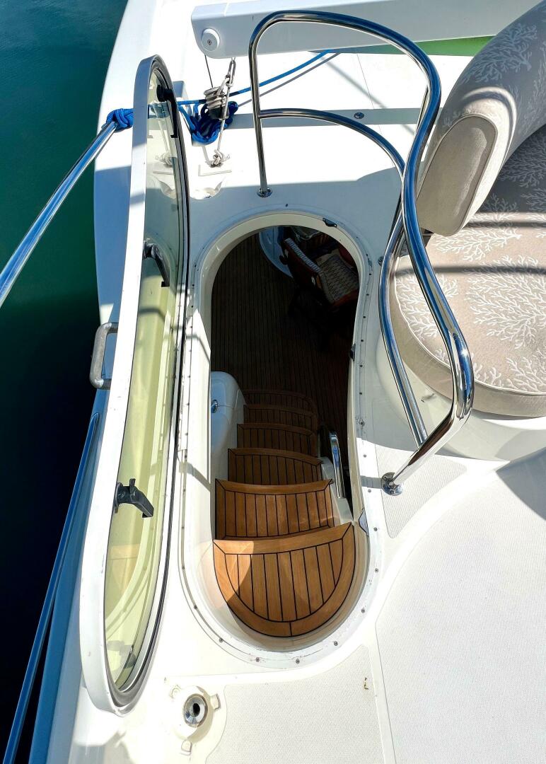 Slide: The Image of Azimut 68 Plus 2002 - 4813170