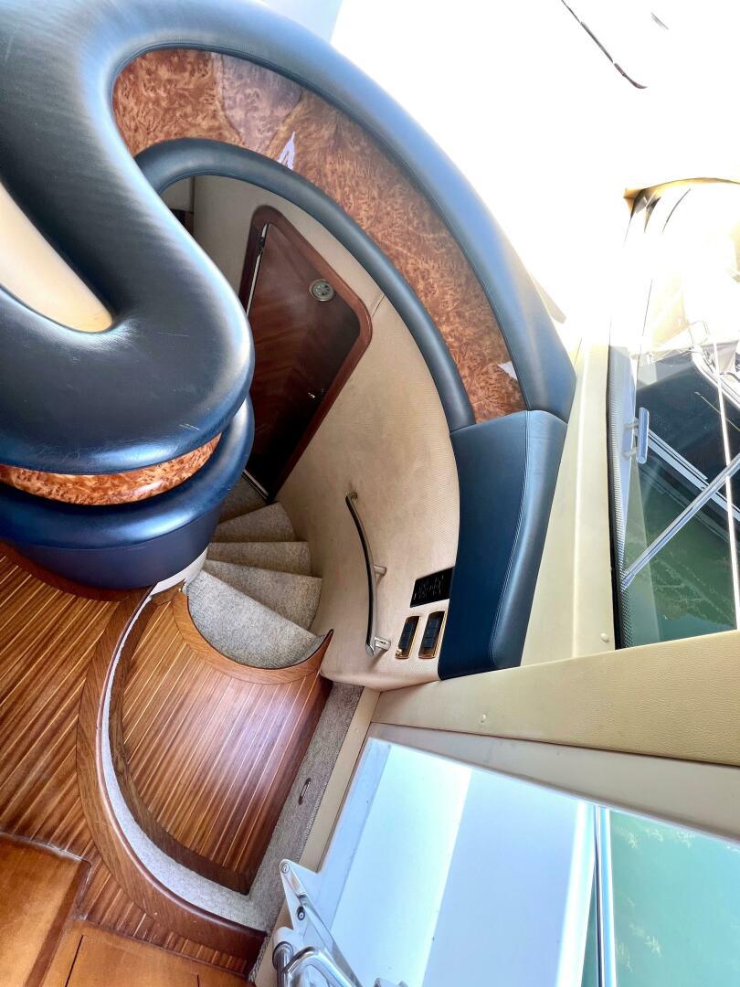 Slide: The Image of Azimut 68 Plus 2002 - 4813171