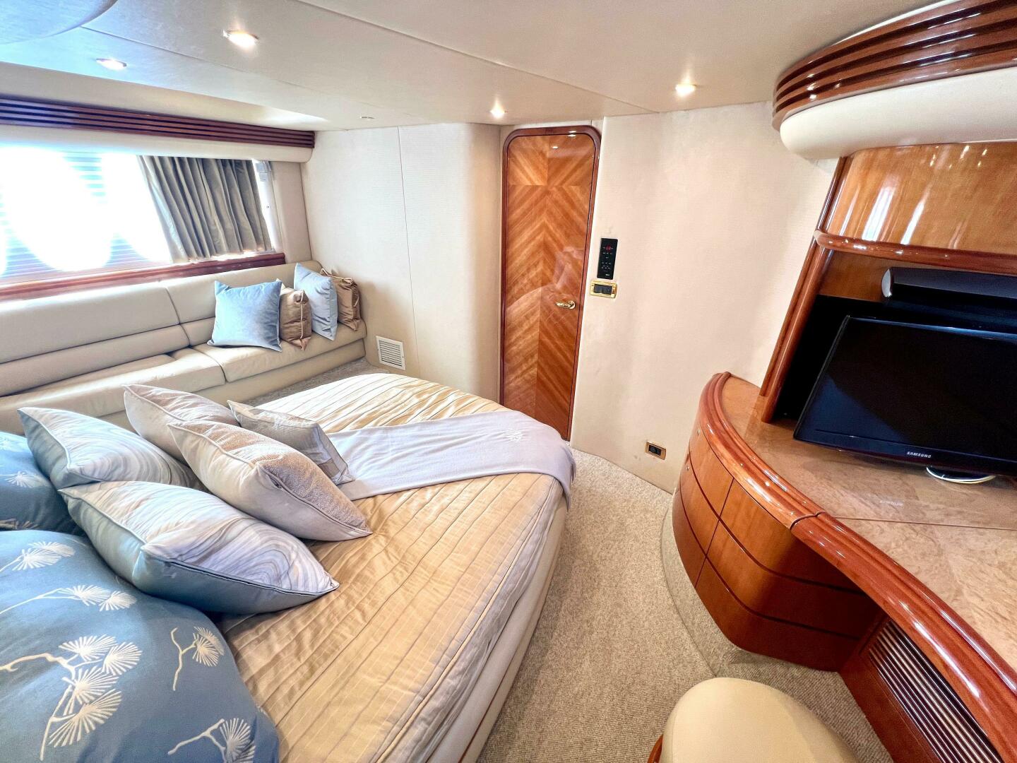 Slide: The Image of Azimut 68 Plus 2002 - 4813175