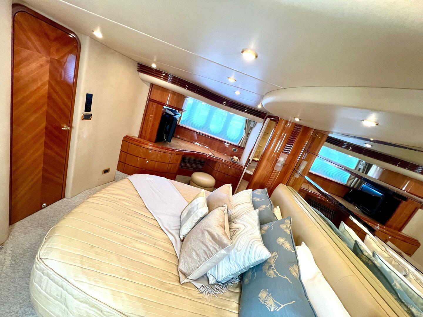 Slide: The Image of Azimut 68 Plus 2002 - 4813176