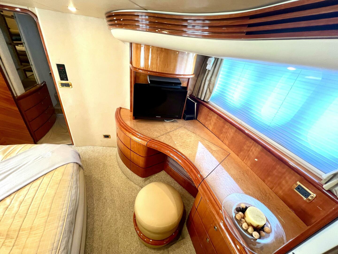 Slide: The Image of Azimut 68 Plus 2002 - 4813178