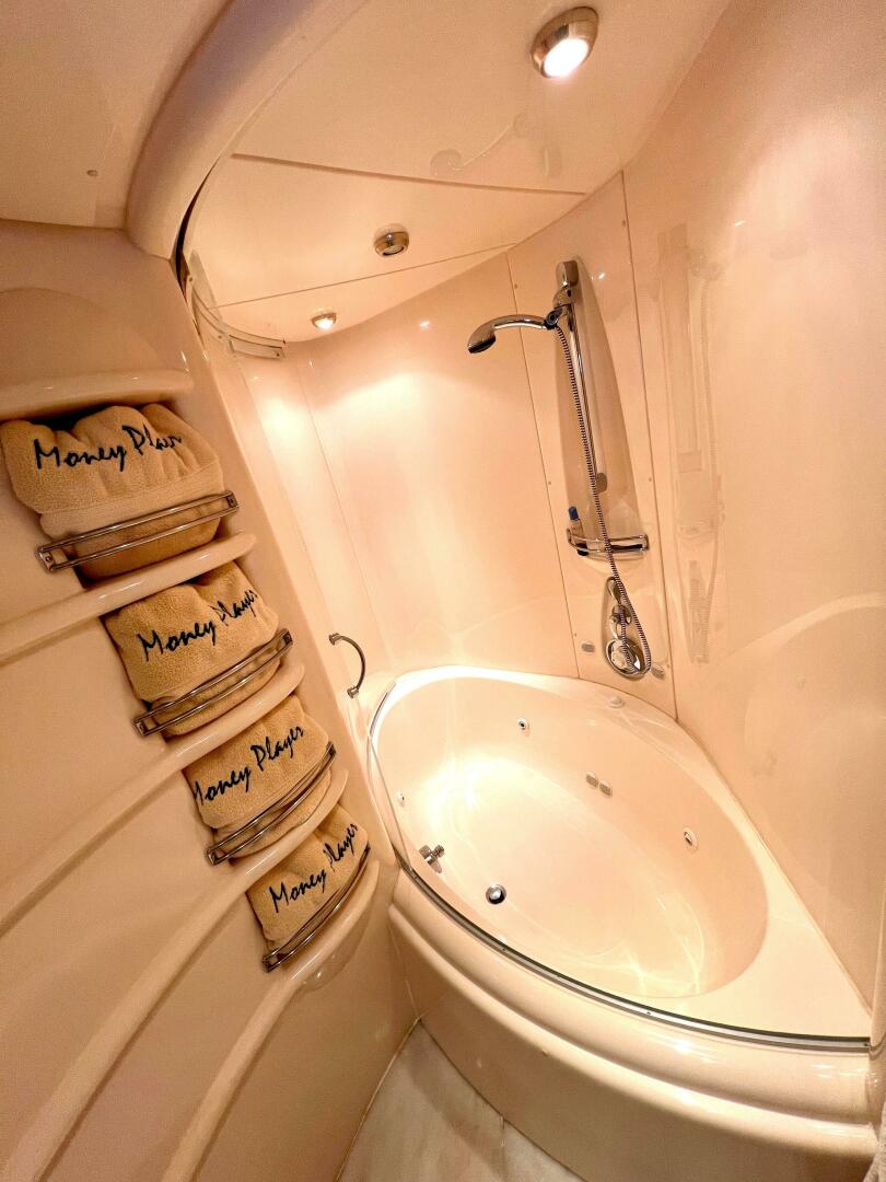 Slide: The Image of Azimut 68 Plus 2002 - 4813179