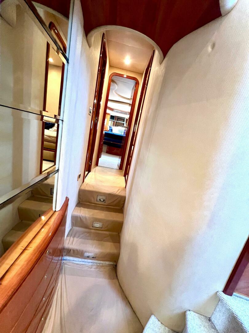Slide: The Image of Azimut 68 Plus 2002 - 4813181