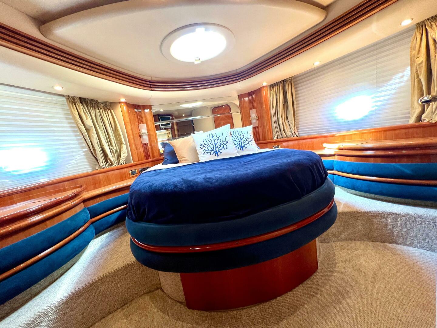 Slide: The Image of Azimut 68 Plus 2002 - 4813182