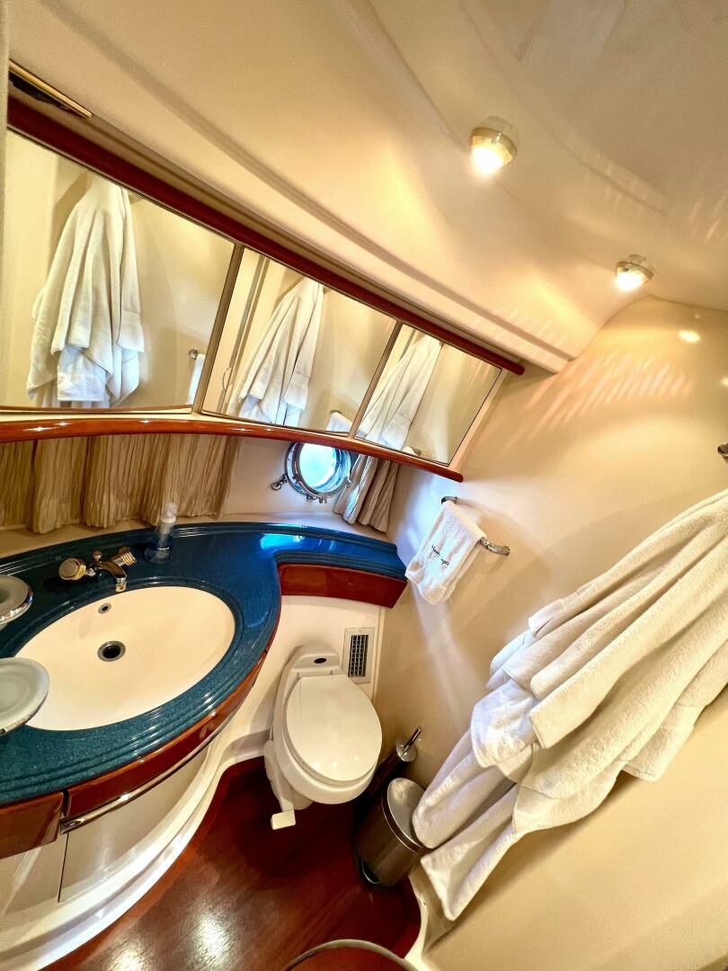 Slide: The Image of Azimut 68 Plus 2002 - 4813184