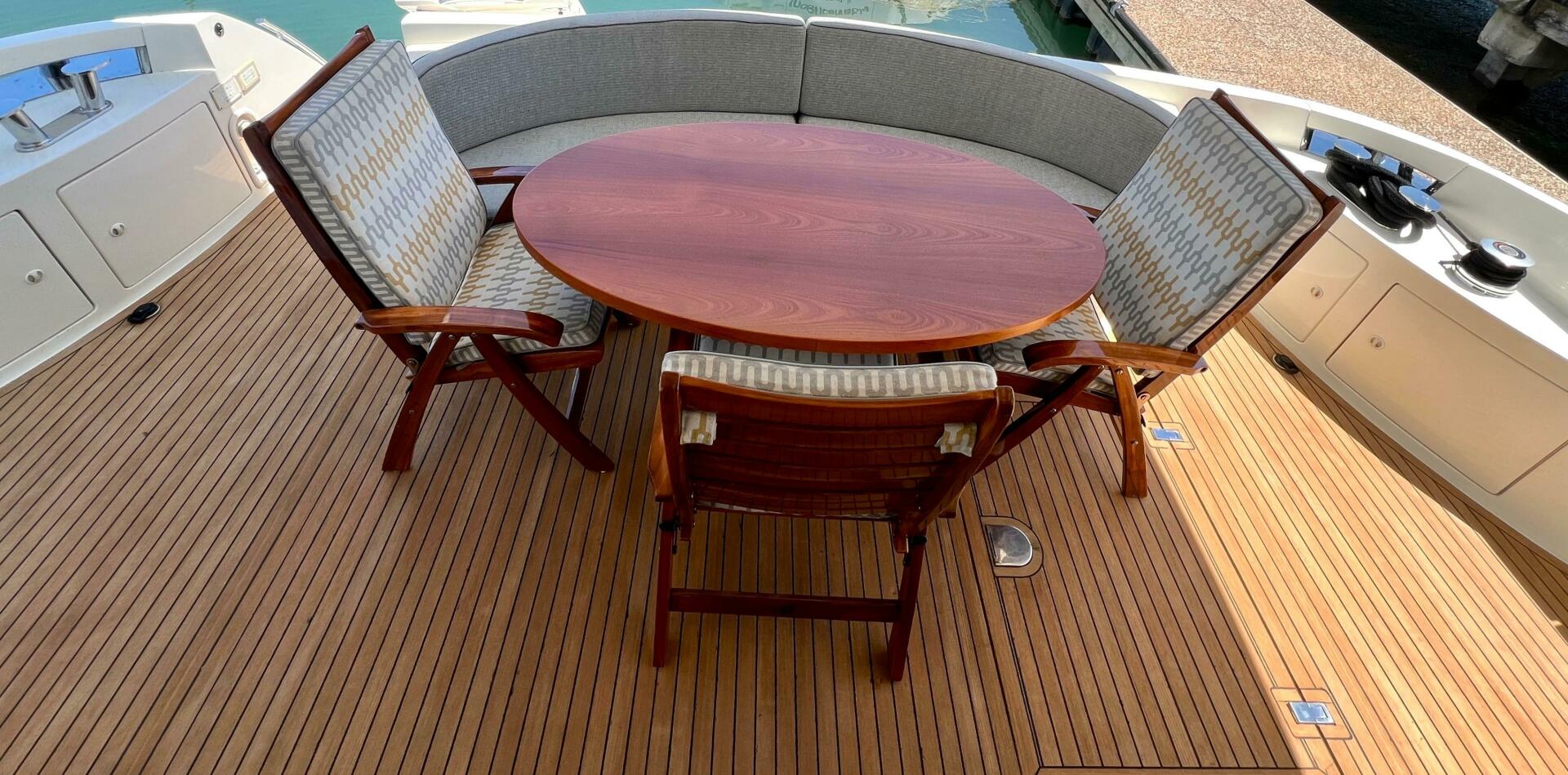 Slide: The Image of Azimut 68 Plus 2002 - 4813151