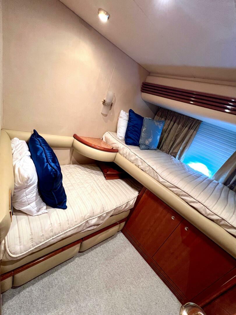 Slide: The Image of Azimut 68 Plus 2002 - 4813189